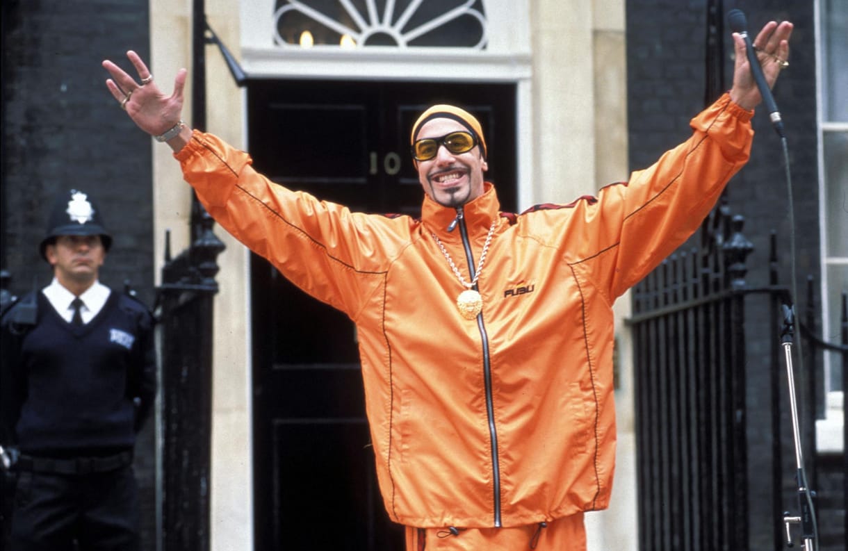 Sacha Baron Cohen ismét magára húzta Ali G susogós melegítőjét