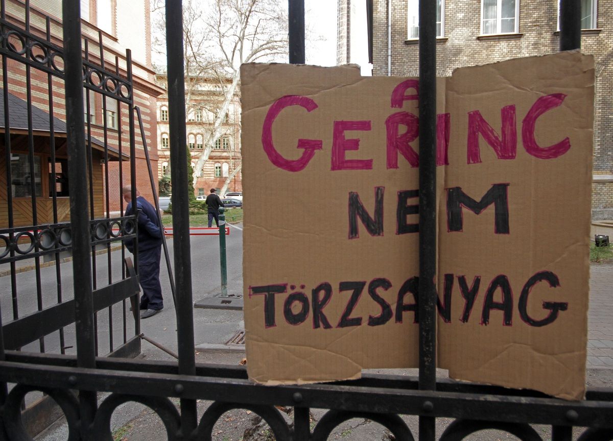 Tekeredik a kukac, doktor akar lenni