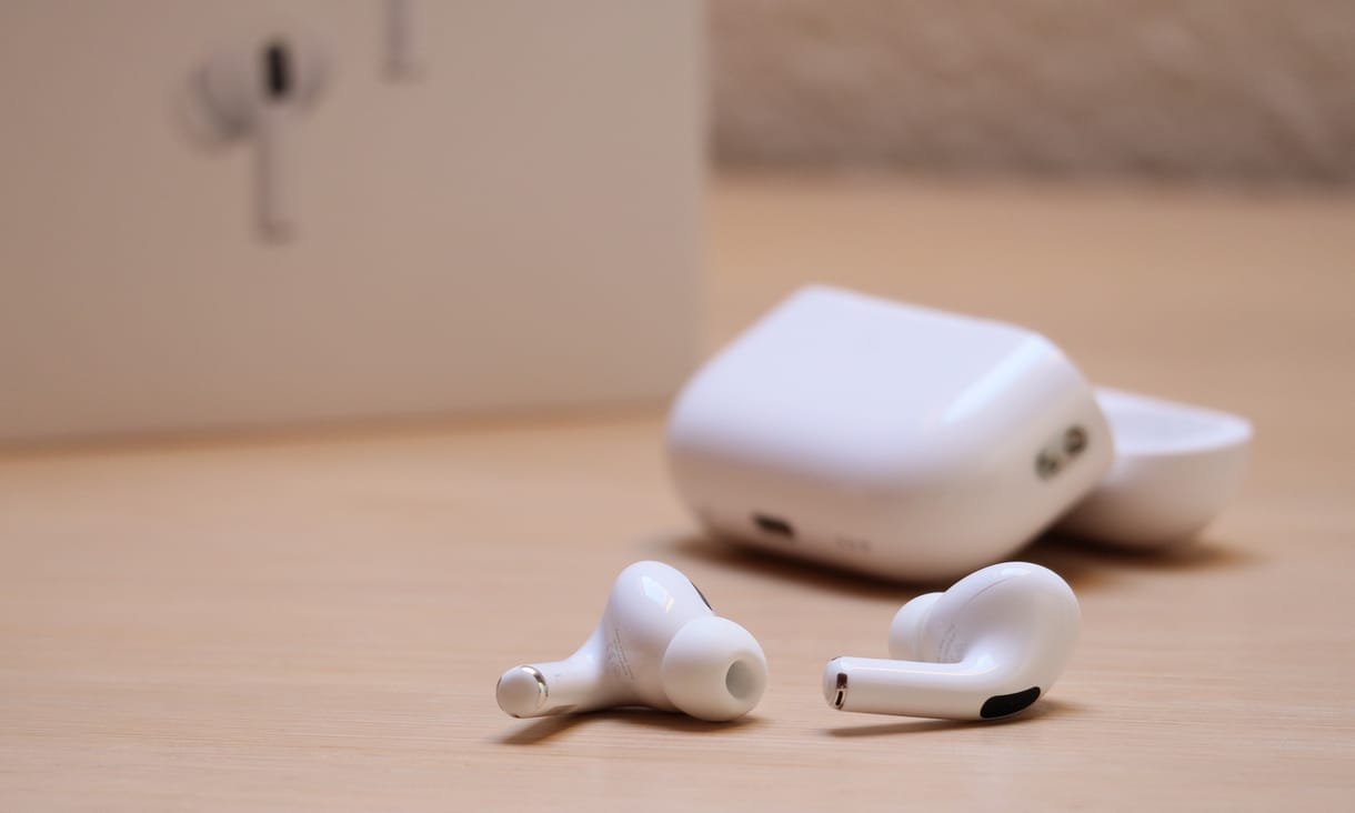Ingyen jöhet egy rakás új funkció az Apple fülhallgatóiba