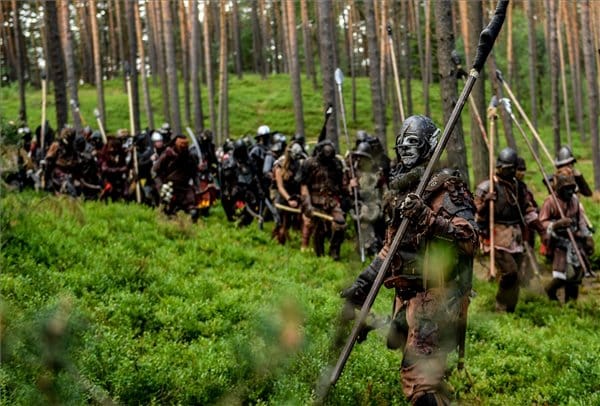 Több száz hobbitfanatikus csatázott egy cseh erdőben - fotók