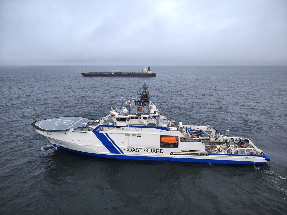 Az EU szerint az orosz árnyékflottához tartozik a tanker, amely megrongálta a Balti-tengerben futó villamosvezetéket