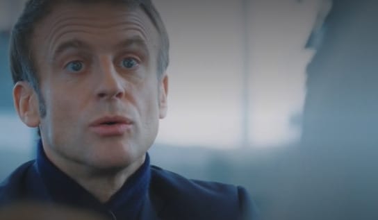 Macron a francia köztévében: „Nem te döntöd el, hogy mikor esel szerelembe”