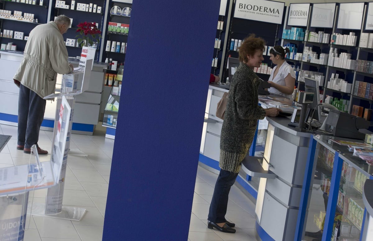 Népszabadság: Simán lenyúlhatják a betegek adatait a patikákban