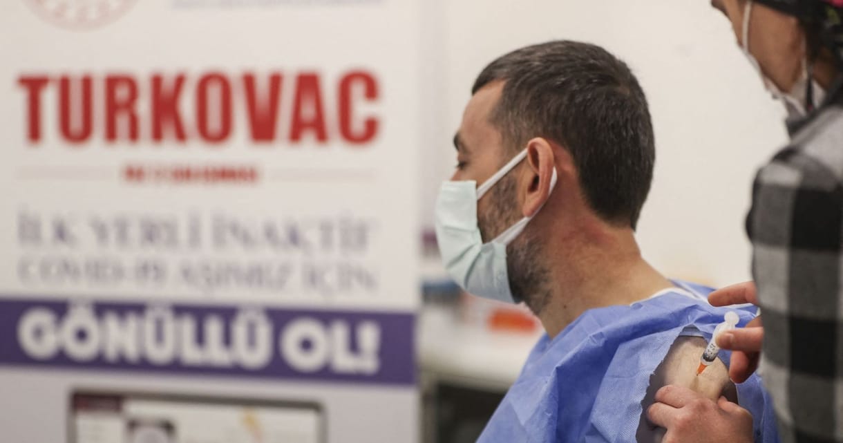 Törökország engedélyezte a saját fejlesztésű vakcináját
