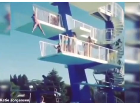 Videó: Toronyugrás közben gondolja meg magát, fájdalmas lesz a vége
