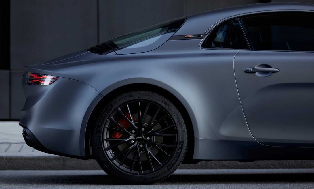 Itt az Alpine A110S, 2019 majdnem Év Autójának sportosabb változata