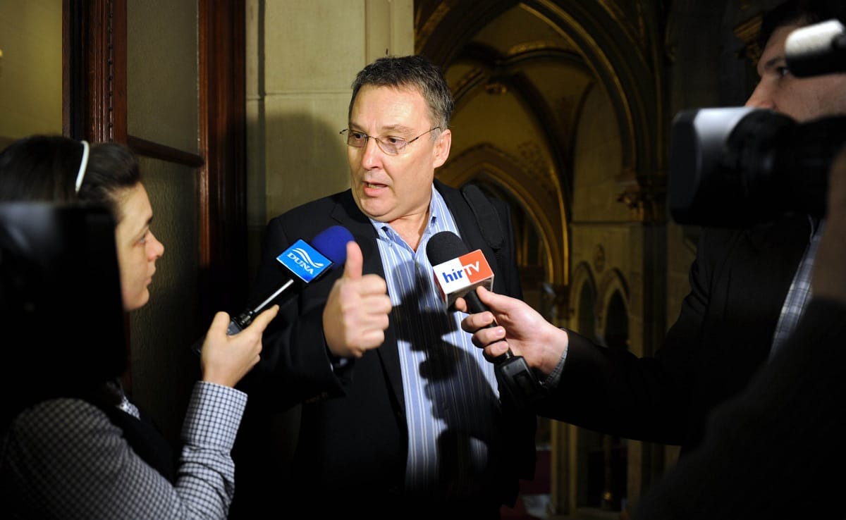 Vádat emeltek Juhász Ferenc volt honvédelmi miniszter ellen