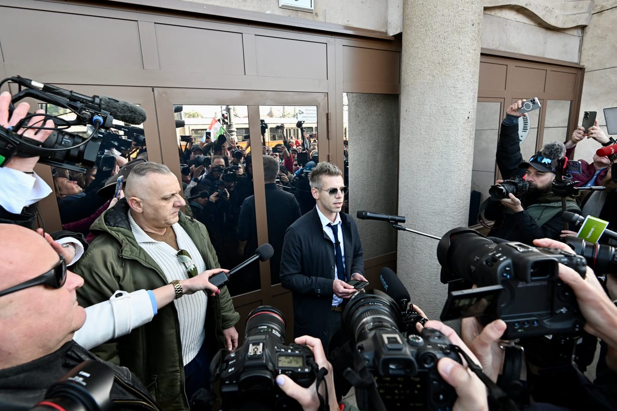 Magyar Péter kijött az ügyészségtől, és azt mondja, Varga Judit és Gulyás Gergely nem érintett a bűncselekményekben