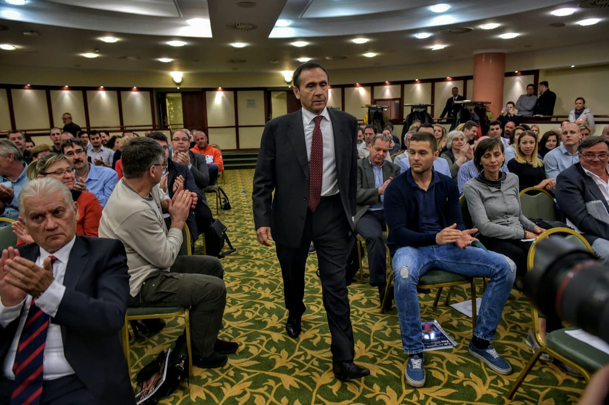 Bizalmi szavazást kért Gyárfás