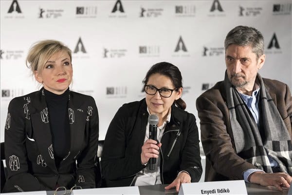 A testről és lélekről nagy napja - Borbély Alexandra apukája képeket küldözget és koccint rá