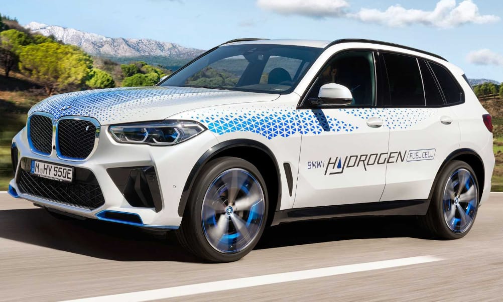 Gyártásba kerül a BMW pár perc alatt feltölthető villanymotoros autója