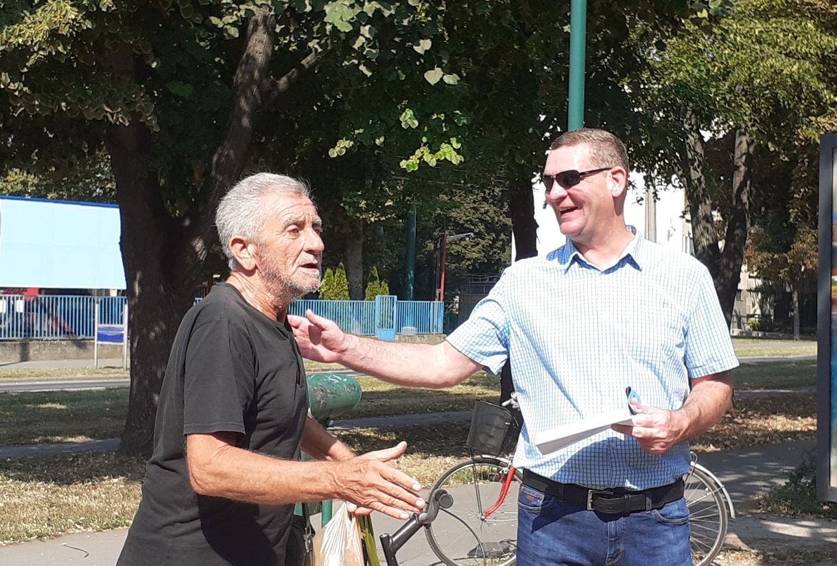 Vidáman indult Botka kampánya, az ellene induló szocialistáról viszont nem beszél