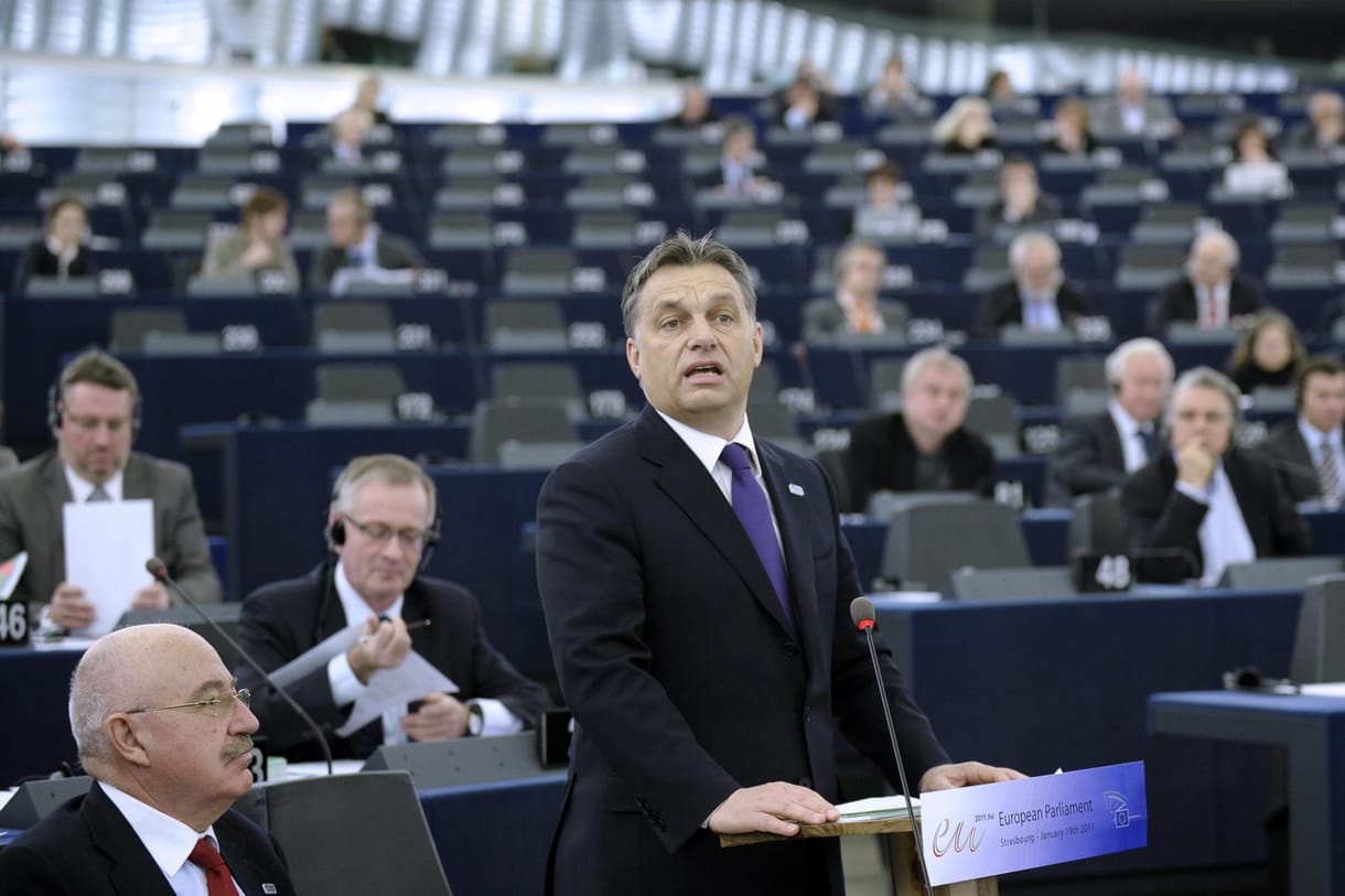 Nagyobb tagállami nyomást szeretne Brüsszel az Orbán-kormányon