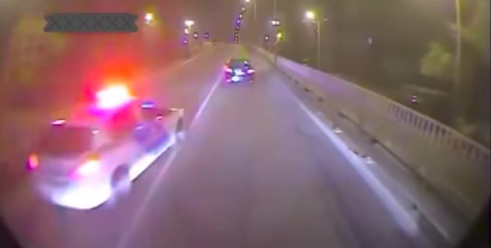 Instant karma: busszal szórakozott a magyar autós, aztán jött a rendőr – videó