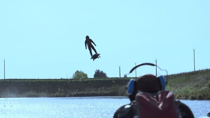 Légdeszkán repüli át a La Manche csatornát a francia feltaláló