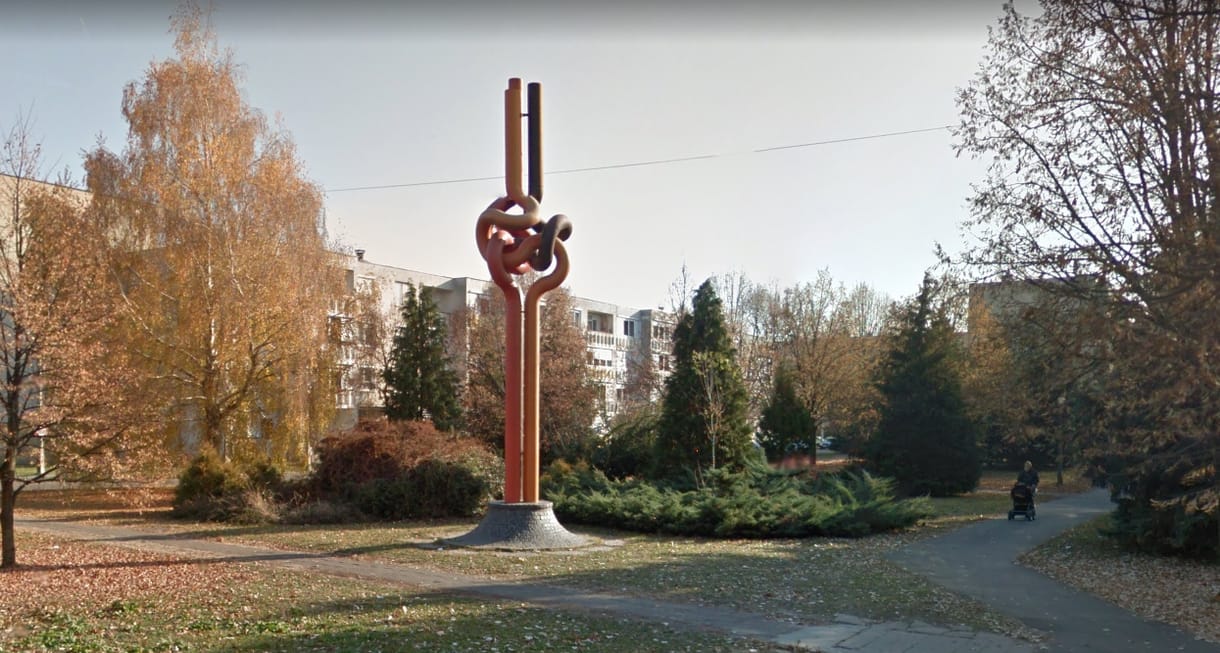 Utálták a csongrádiak a bélcsavarodás szobrot, de most már akár le is festenék