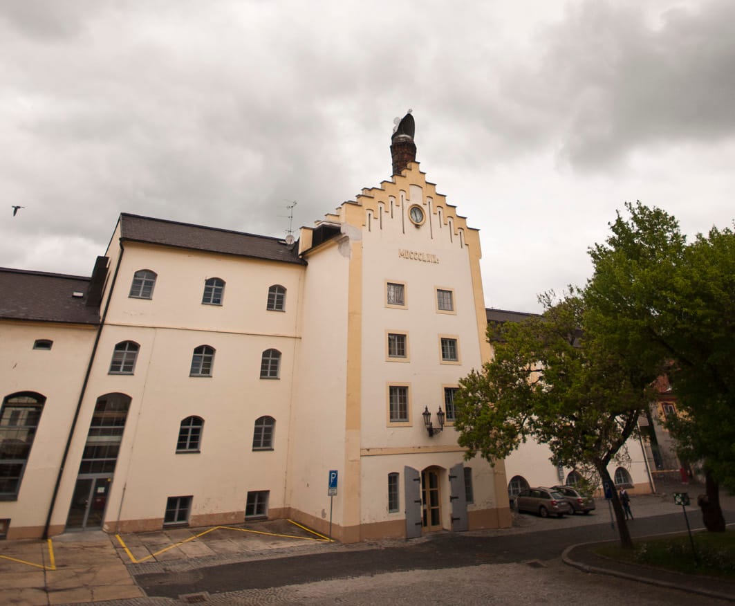 Sörturista a forrásnál