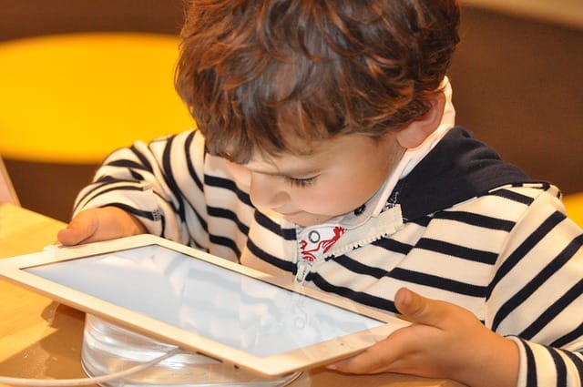 Meglepő kutatás: jobb az iPad műtét előtt a nyugtatónál?