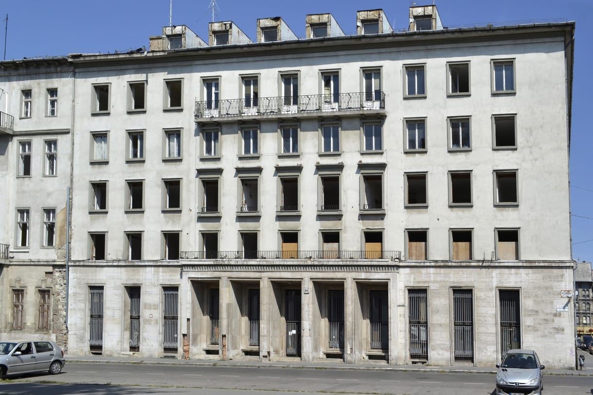 Libanoniak kezébe került a Köztársaság téri legendás pártház