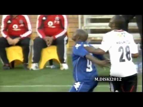 Videó: keményen alárúgott egy focista az ellenfelének