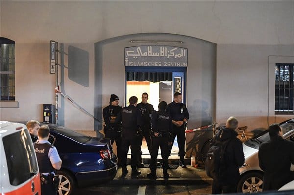 Iszlám központnál lövöldöztek Zürichben, többen megsérültek