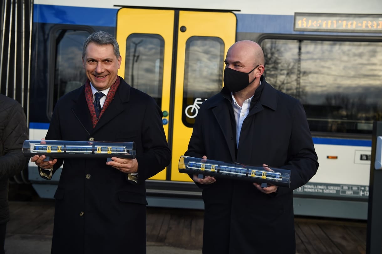 Egy napja adták át, most egy szakaszon leállt a tram-train