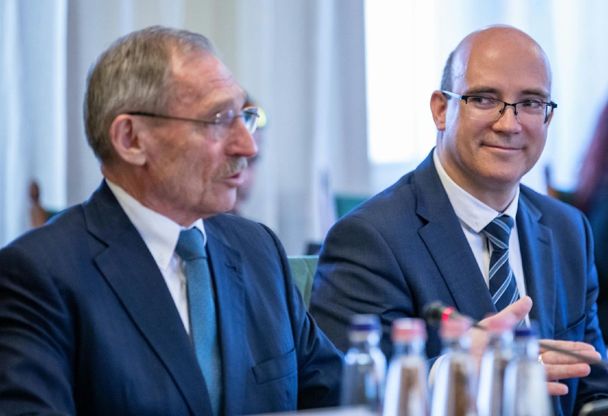 Hadházy: Pintérék hosszú levélben küldtek eligazítást az iskolaigazgatóknak a politikusok látogatásáról