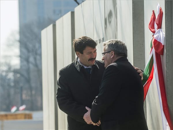 Áder nem Orbán szája íze szerint viszi a külpolitikát