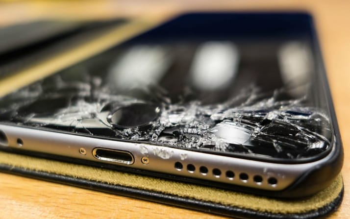 Itt a frissítés: már nem baj, ha nem hivatalos szervizzel javíttatta az iPhone-ját