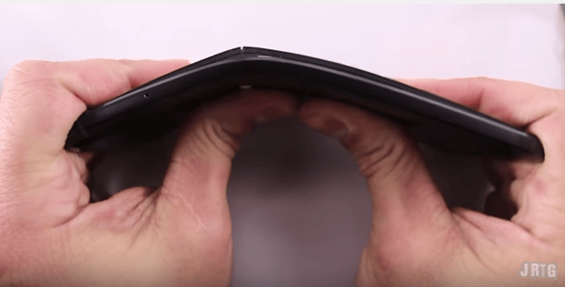 És ez nem vicc: fél kézzel meghajlítható a Nexus 6P
