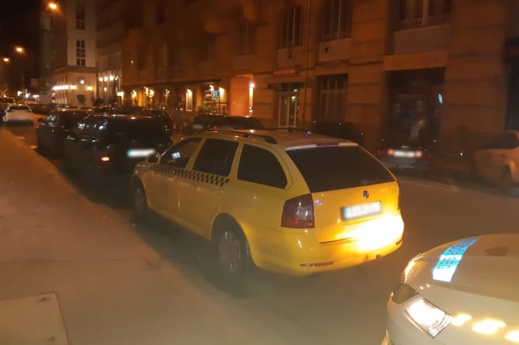 Távirányítóval pörgette az órát a bulinegyedben elfogott taxishiéna