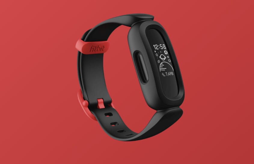Sokat ül a gyerekek a kijelző előtt? Segíthet az új Fitbit okoskarkötő