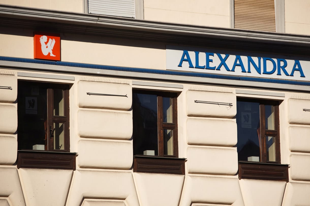 A gyermekvédelmi törvényre hivatkozva küldtek el egy kiskorút a szépirodalmi polcoktól az Alexandra könyvesboltjában