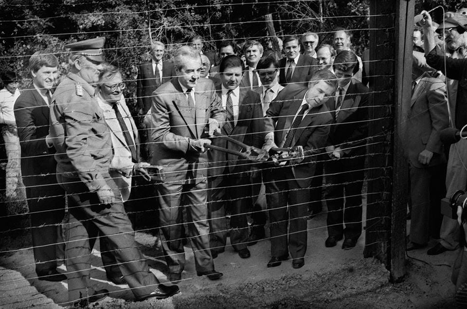 Szívszorító pillanatok és történelmi jelenetek hazai fotóslegenda könyvében