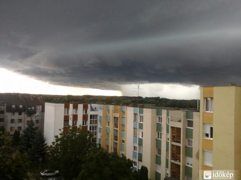 Újra itt a vihar: nyugaton 19, keleten még 28 fok van