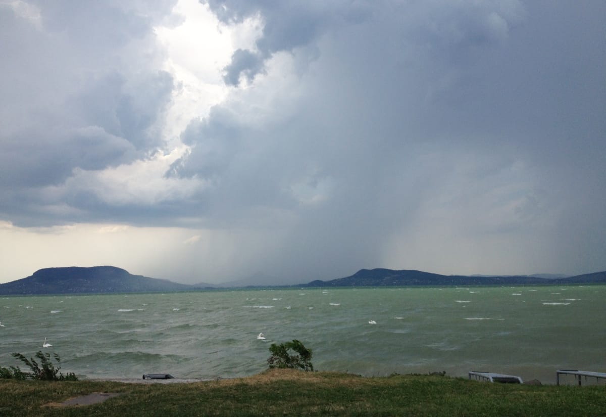 Villámcsapás után élesztettek újra egy nőt a Balatonnál