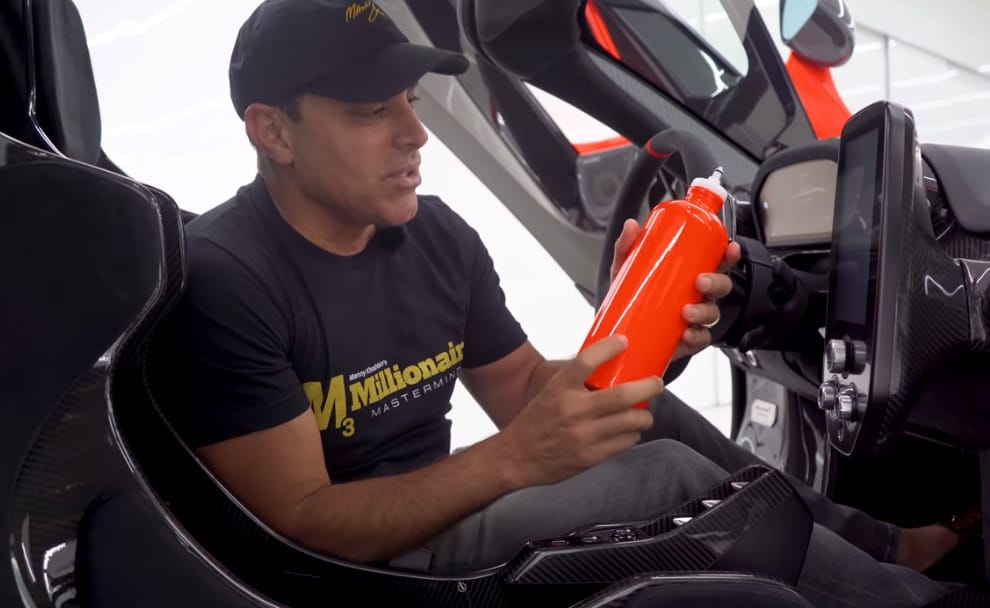 Rendelne egy vizes palackot a McLaren sportkocsijába? Rendben, 2 millió forint lesz