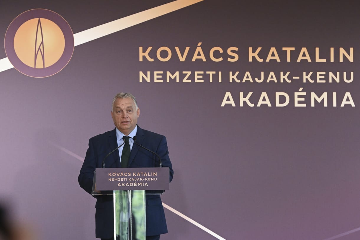Orbán a kajakakadémián: Tartani kell a lépést a világ élvonalával – sportlétesítményekben