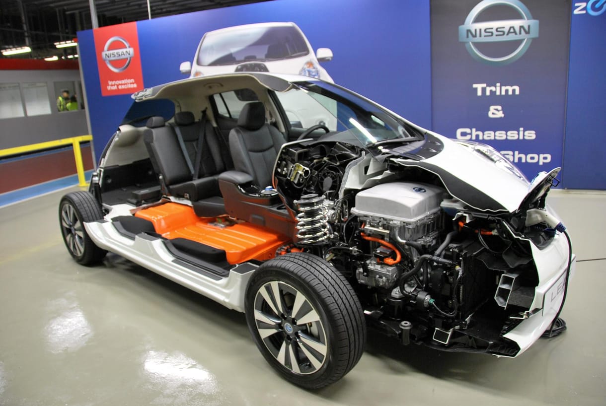 Az év autója is volt és az első villanyautó a tömegeknek, de most elköszön az európai Nissan Leaf