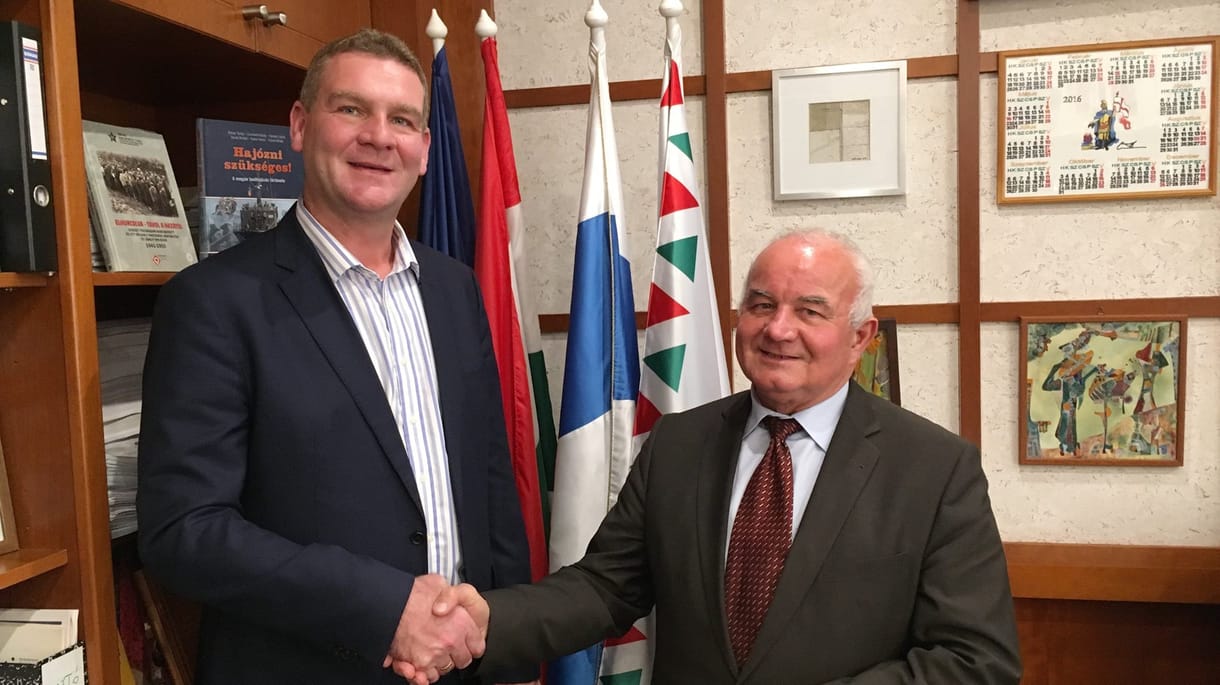 Gyurcsány emberével pózol Botka László