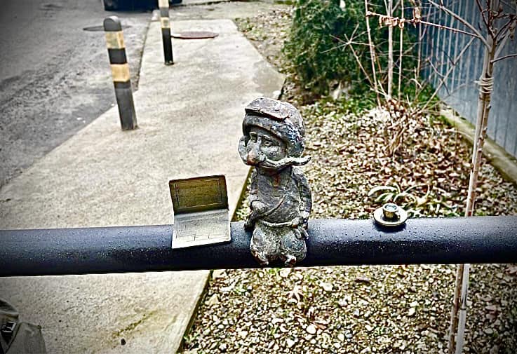 Miniszobrot kapott a kárpátaljai magyar katona, aki a lövészárokból is órát tart az egyetemi hallgatóinak