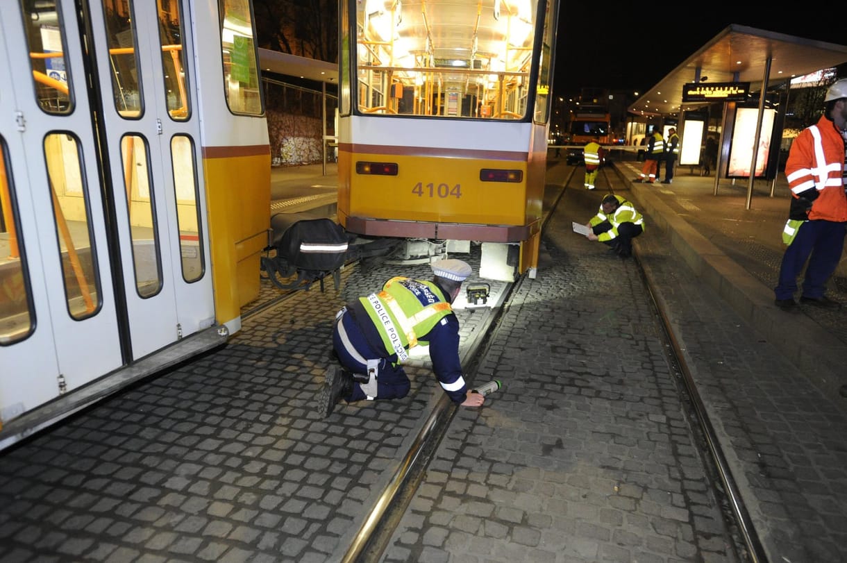 Kisiklott egy villamos a Széll Kálmán téren