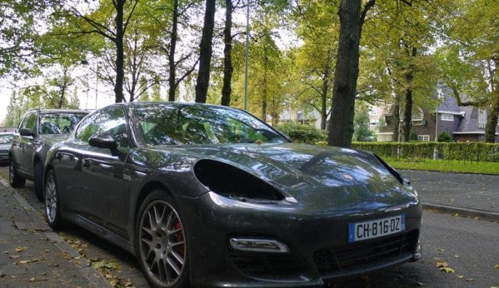 Marihuánatermesztők lopkodják a Porsche-lámpákat - fotók