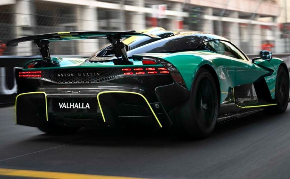 Alonso száguldozott még egyet Monacóban, egy Aston Martin Valhallában – videó
