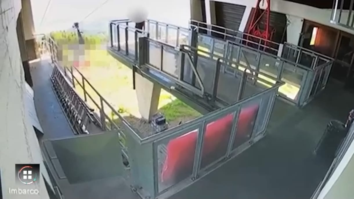 Bemutatták a videót arról, ahogyan az olasz kabinos felvonó kábele elszakad