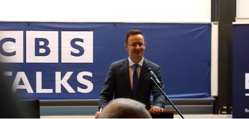 Szijjártó elmagyarázta az olaszoknak, hogy kell határt védeni