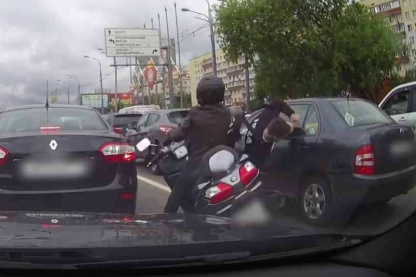 De ki hibázott nagyobbat ebben a balesetben? – Videó