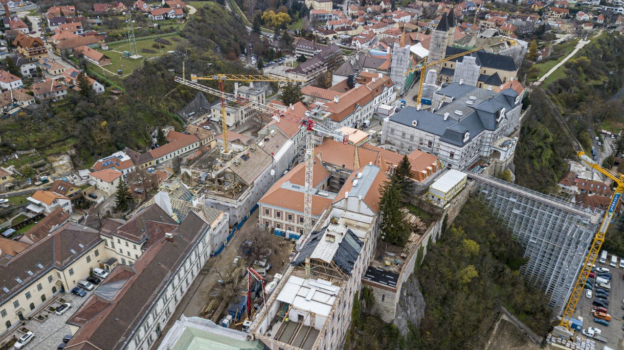 Turul és arany csodaszarvas nem lesz, Veszprém a város sebeit gyógyítja az EKF-milliárdokból