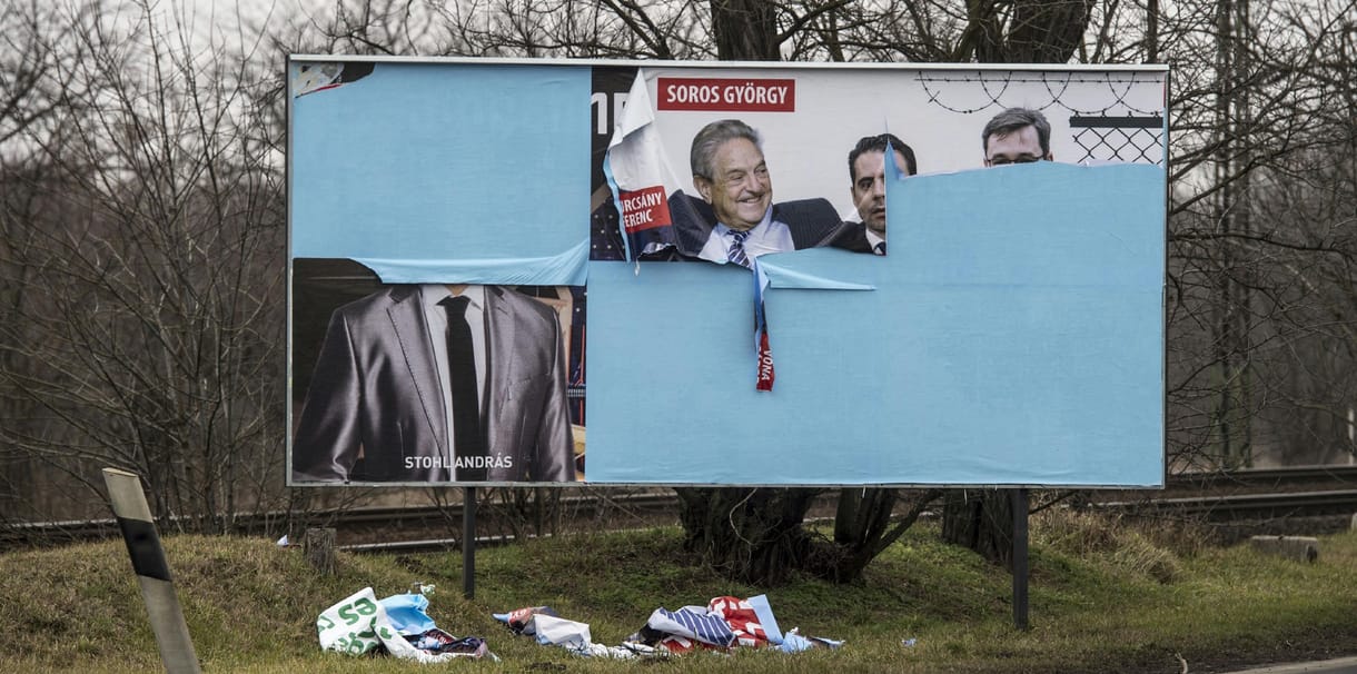 Sorosozás, antiszemita toposzok és az „ötödik hadoszlop” – az orbáni propaganda elemzése a Mozgó Világban
