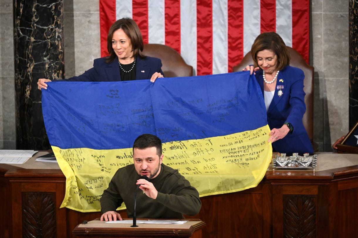 Washington Post: Ukrajnában a demokrácia és a tekintélyuralom csatázik